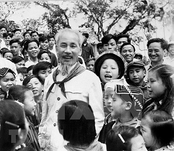 Ho Chi Minh, proclama la República Democrática de Vietnam independiente