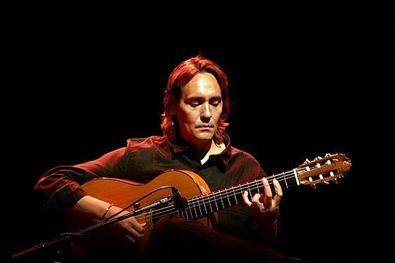 3)Siglo XVII-Modificación de la vihuela y su transformación en la guitarra clásica