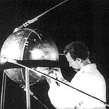 La Unión Soviética lanza el Sputnik-I
