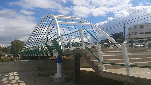 Reconstrucción del puente de la entrada principal