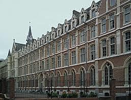 Pasteur llega a la Universidad de Lille.