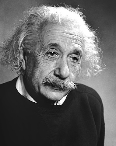 Albert Einstein, formuló la teoría de la relatividad especial, en la cual el espacio y el tiempo se unifican en una sola entidad, el espacio-tiempo.