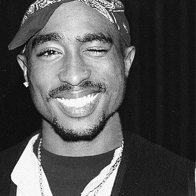 Timeline: Biografía de Tupac Shakur