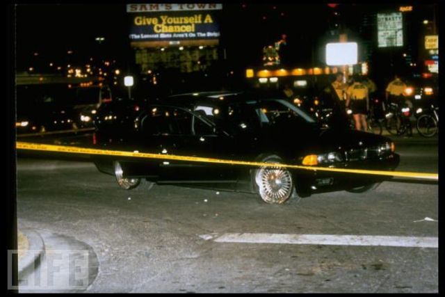 Rapper Tupac is gunned down.