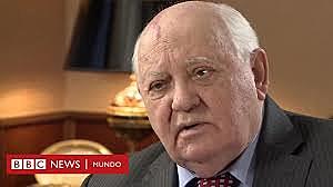 Gorbachov anuncia Glásnost y Perestroika