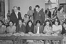 1944 Precursores de la educación en México. Torres Bodet Fundador del Instituto Federal de Capacitación para maestros no titulados (especial para maestros rurales en servicio) y del Comité Administrador del Programa Federal de Construcción de Escuelas