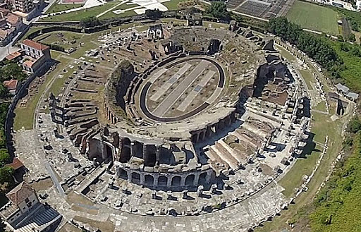 Se fundan Capua y Pompeya