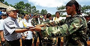 DESMOVILIZACIÓN DE LOS PARAMILITARES