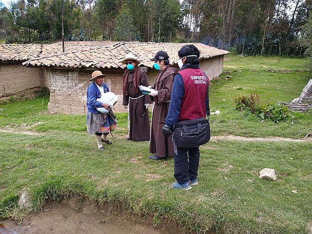 Reparto de víveres Santa Rosa de Ocopa.