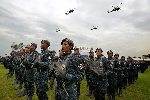 Crea la Gendarmería Nacional con 5,000 elementos.