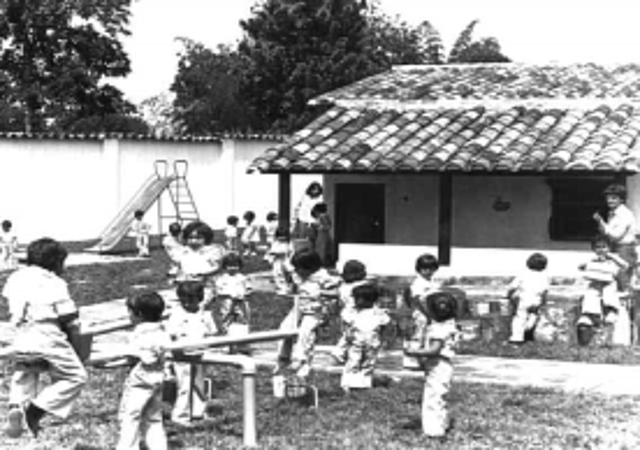 EN COLOMBIA ESCUELITA YERBABUENA