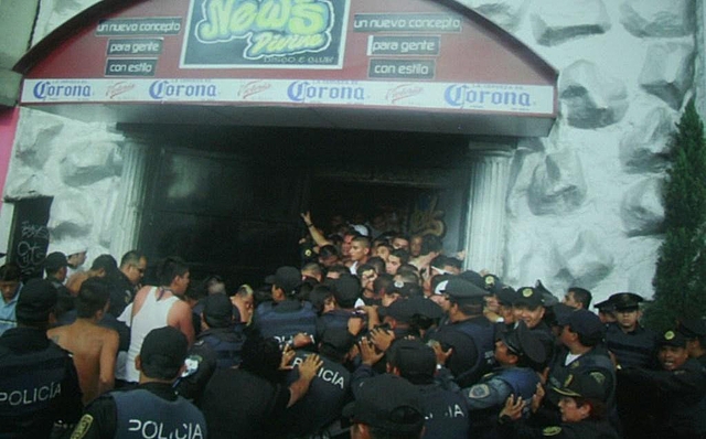 Estampida en el News Divine