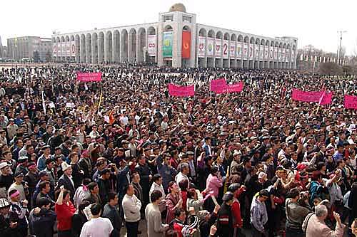 Revolución de los Tulipanes - Primera Revolución Kirguisa