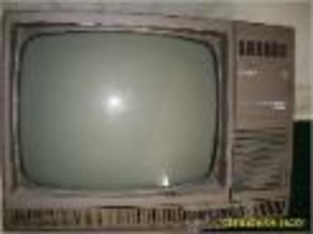 Primera tele, de segunda mano y en blanco y negro.