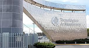 Instituto Tecnológico de Estudios Superiores de Monterrey (México) en convenio con la Universidad Autónoma de Bucaramanga (Colombia), comenzó a ofrecer programas académicos a distancia (maestrías) mediante clases satelitales producidas en México.