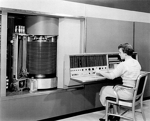 1957- IBM 305 RAMAC