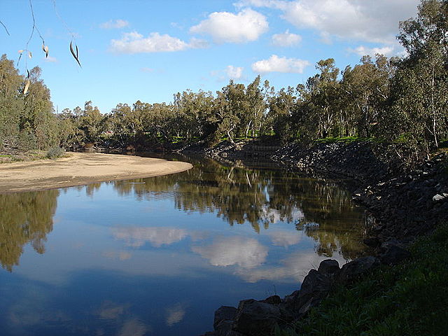 El río Murrumbidgee arrasa con la aldea colonial de Gundagai