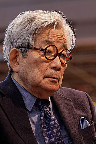Kenzaburō Ōe gana el premio Nobel de Literatura