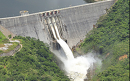 Primeras centrales hidroeléctricas y obras sanitarias