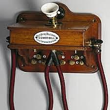 se presenta el primer teléfono eléctrico por alexander graham bell