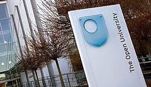 Se crea la  Open University Británica
