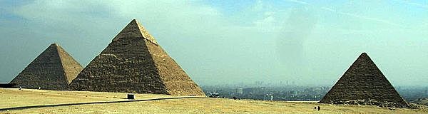 Piramides de Keops, Kefren, y Micerino, erigidas en la meseta de Guiza - Egipto