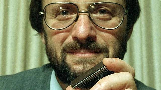 EL MICROPROCESADOR (Microprocessor), La arquitectura de microprocesadores abriría la cuarta generación de computadores.