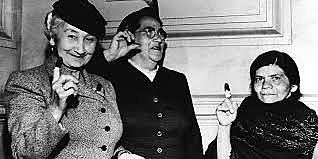 Las mujeres colombianas ejercen por primera vez el derecho al voto.