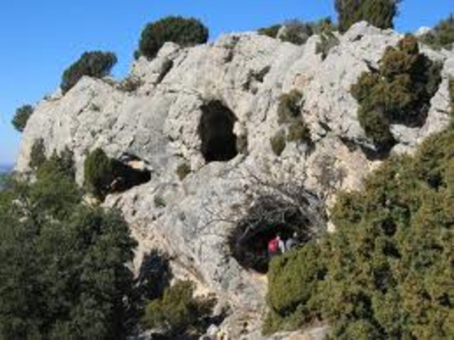 Homes a la Cova de Muleta (Sóller) i a l'abric de Son Metge (Valldemossa)