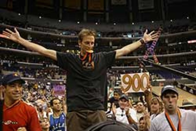 Tony Hawk lands first 900