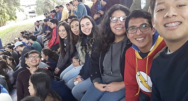 Mi primer día de la universidad con amigos nuevos