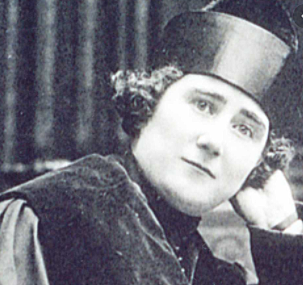 Clara Campoamor  Rodriguez (12 de febrero de 1888)