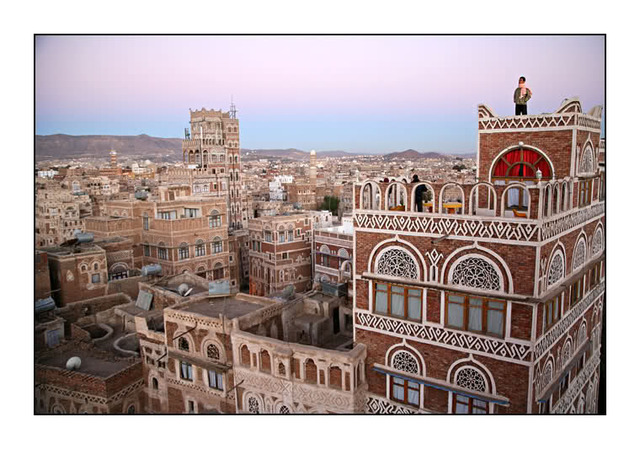 South Yemen obtains independence