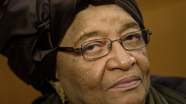 Ellen Johnson-Sirleaf es elegida presidenta de Liberia