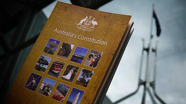 Se firma la Constitución del Commonwealth de Australia