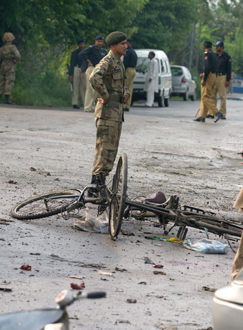 A <a href="http://www.nytimes.com/2007/09/05/world/asia/05pakistan.html" rel="ugc nofollow">double suicide attack on security services</a> (including an ISI bus) in Rawalpindi kills 25 people.
