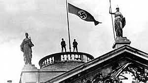 - Alemanha invade a Bélgica, Holanda, Luxemburgo e norte da França.