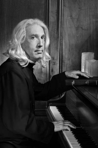 Liszt receives Beethoven's Broadwood piano as a gift