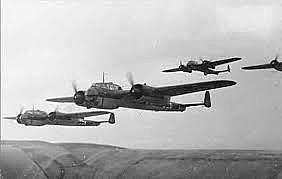 Aviões da Alemanha bombardeiam  Paris.