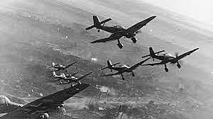 Aviação alemã  bombardeia de noite várias cidades inglesas.