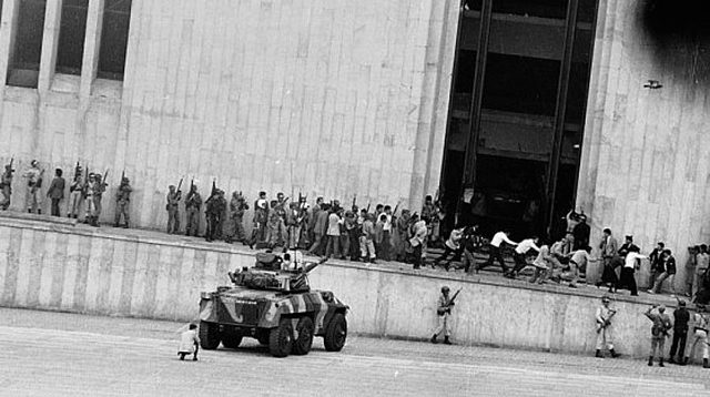 La toma del Palacio y el exterminio de la UP (1985)