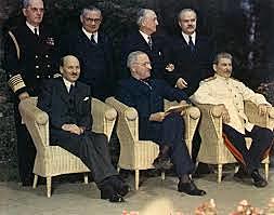 começa a Conferência de Yalta.