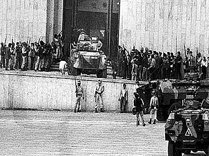 La toma del Palacio y el exterminio de la UP