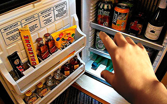 Se instaló el primer minibar de hotel.