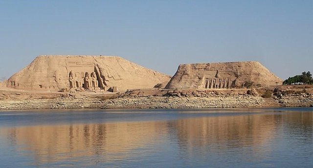 Świątynia Ramzesa II i Nefertari w Abu Simbel
