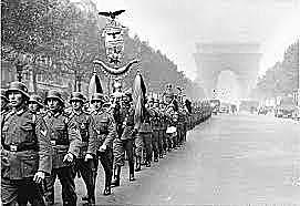 A França de Vichy é ocupada pelos alemães.