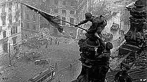 Berlim é ocupada pelo exército soviético.