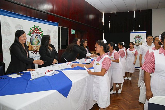 Formación del Personal Auxiliar de Enfermería en el País