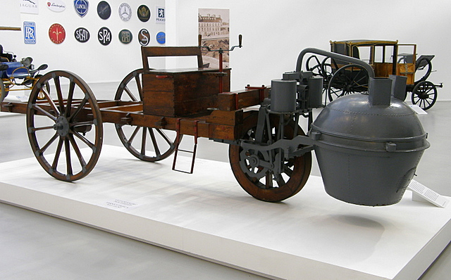 Invención del primer automóvil del mundo (1769)