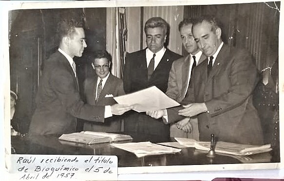 Grado de mi padre:Bioquímico.